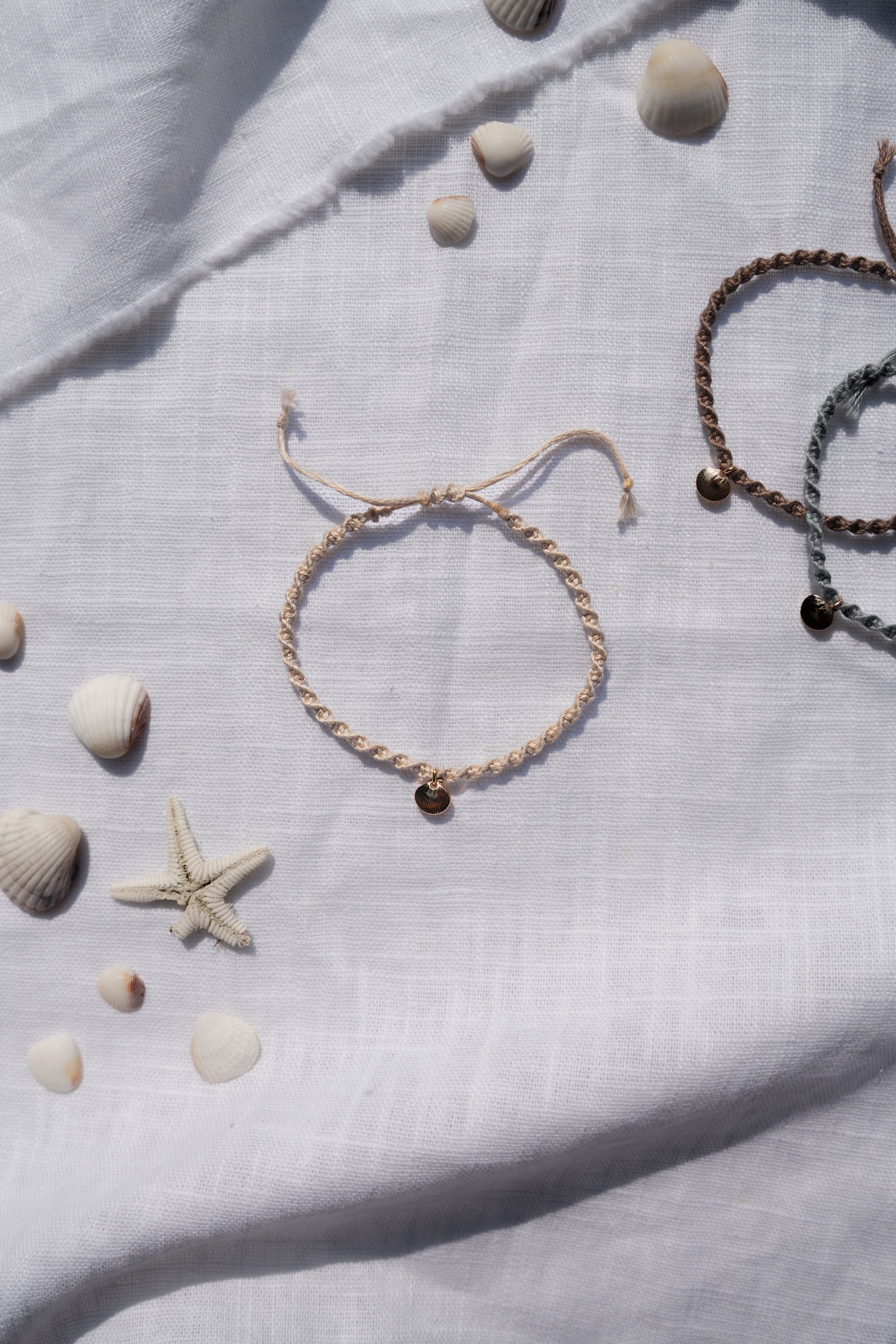 Coastal Twist Bracelet - Golden Seashell