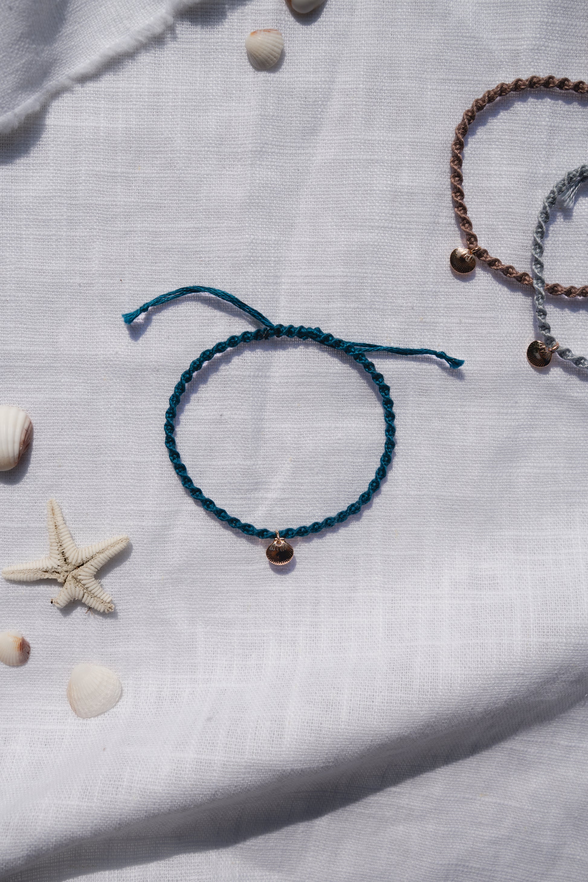 Coastal Twist Bracelet - Golden Seashell