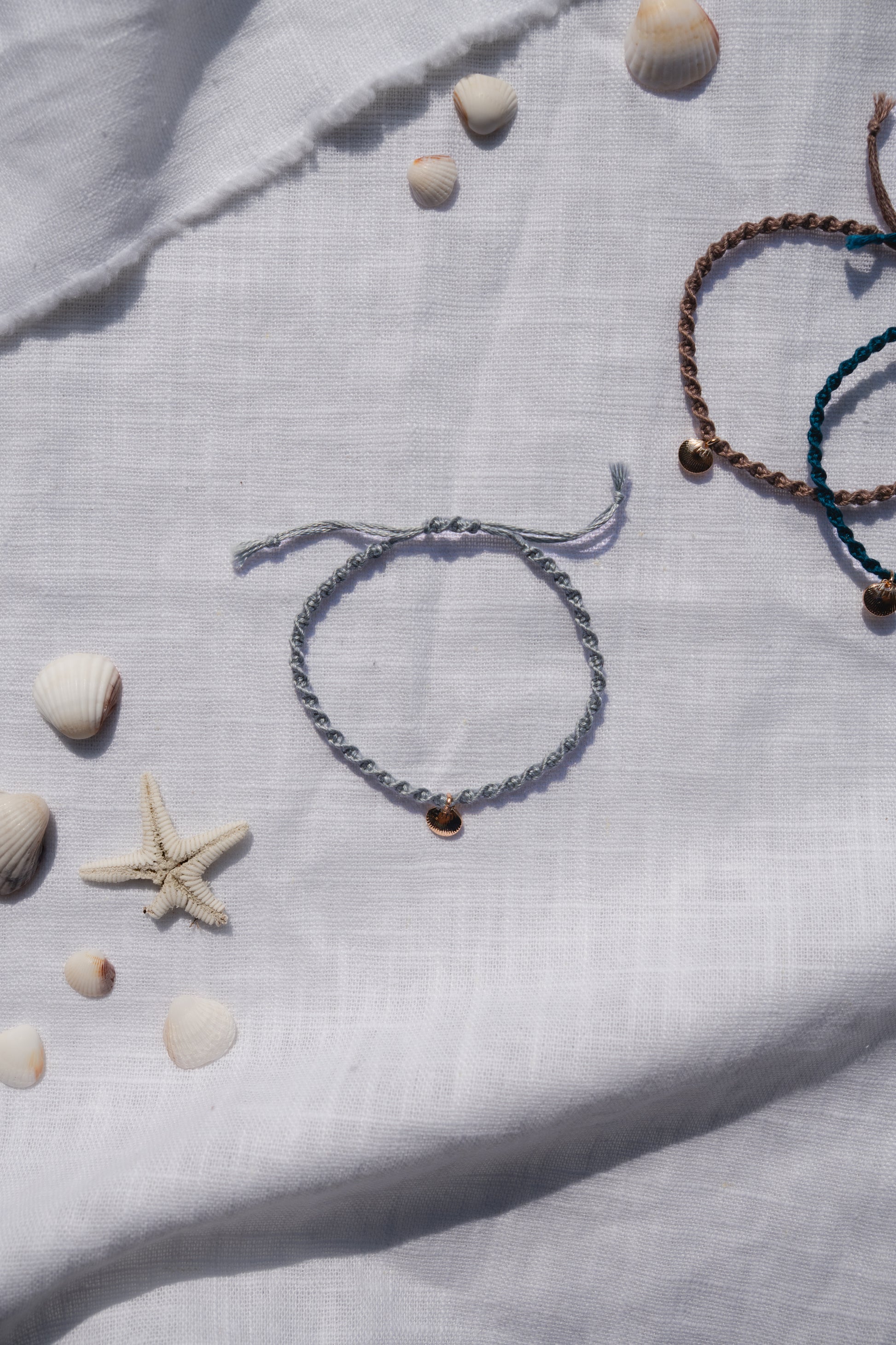 Coastal Twist Bracelet - Golden Seashell