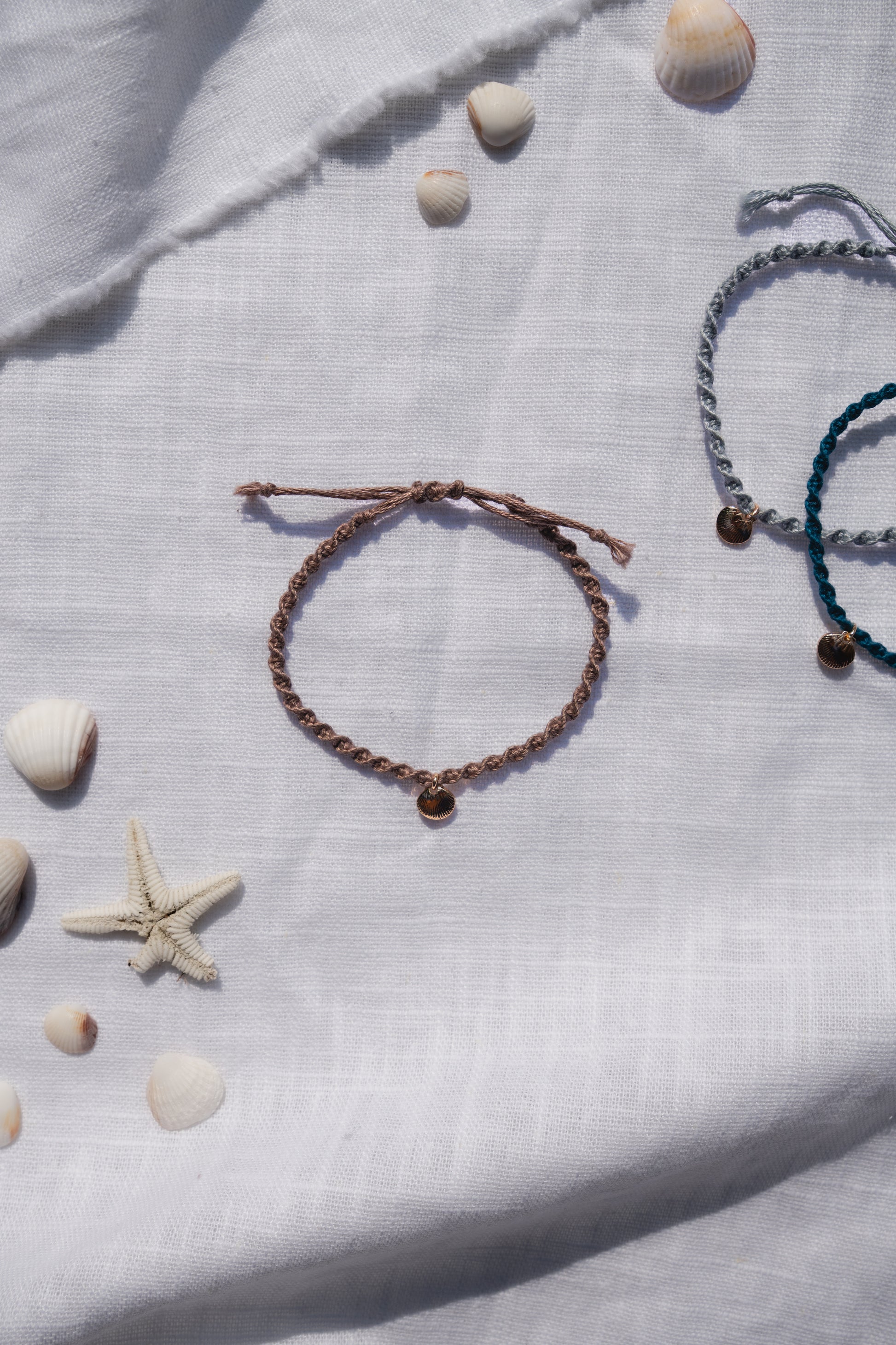 Coastal Twist Bracelet - Golden Seashell