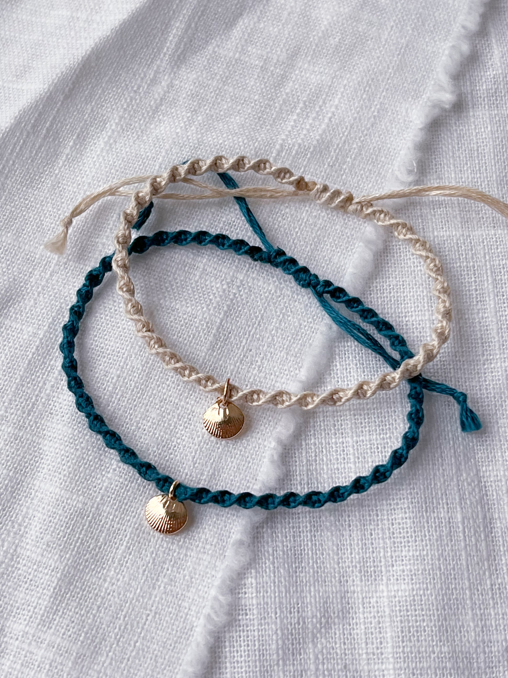Coastal Twist Bracelet - Golden Seashell